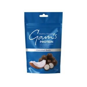 Протеинови бонбони Gam's Protein Bons Кокос в синя опаковка от 70 грама, показани до парчета свеж кокосов орех и заляти с тъмен шоколад.